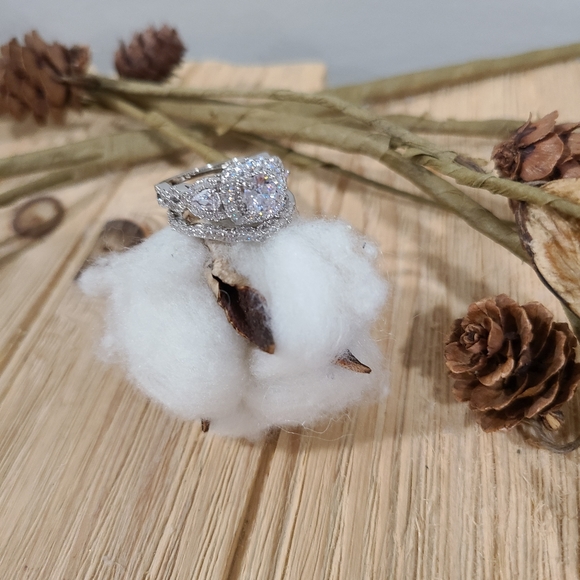 💖💍NEW💖💍STUNNING!! EXQUISITE!! 2 PC 1.5 CT CZ Wedding/Engagement Set 💖💍 - Picture 11 of 16